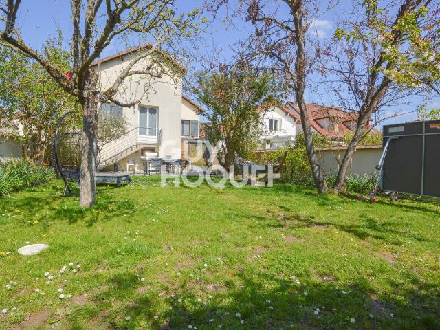 LES CLAYES SOUS BOIS: maison 5 pièces 116 m² en location