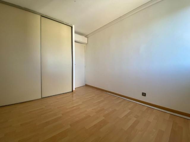 « LES ANGLES APPARTEMENT T3 76.01M² AVEC BALCON ET PARKING »