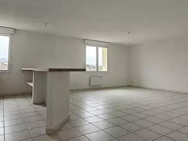 Les Abrets en Dauphiné 38490 Location appartement 4 pièces t4 au dernier étage