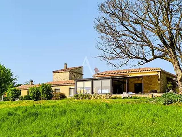Les Arques 46250 Achat / Vente maison 5 pièces t5 au dernier étage piscine