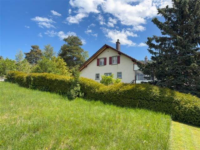 Freistehendes Haus mit 5 Zimmern, etwa 145 m², mit Blick auf den See von Joux, Les Bioux L'Abbaye