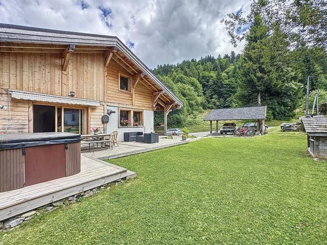 Les Gets Chalet de 202 m2 Environnement préservé et lumi. 162m² Les Gets