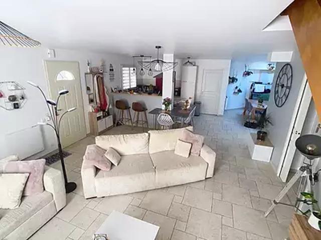 Les Hauts d'Anjou 49330 Achat / Vente maison 5 pièces t5 au dernier étage cave