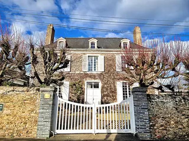 Les Hauts d'Anjou 49330 Achat / Vente maison 10 pièces t10 au dernier étage cave