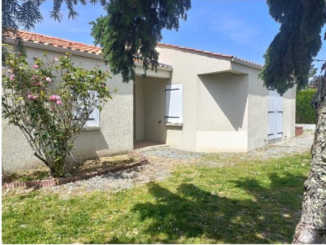 Les Herbiers, pavillon de plain pied de 94 m2 sur 500 m2 de terrain clos, garage