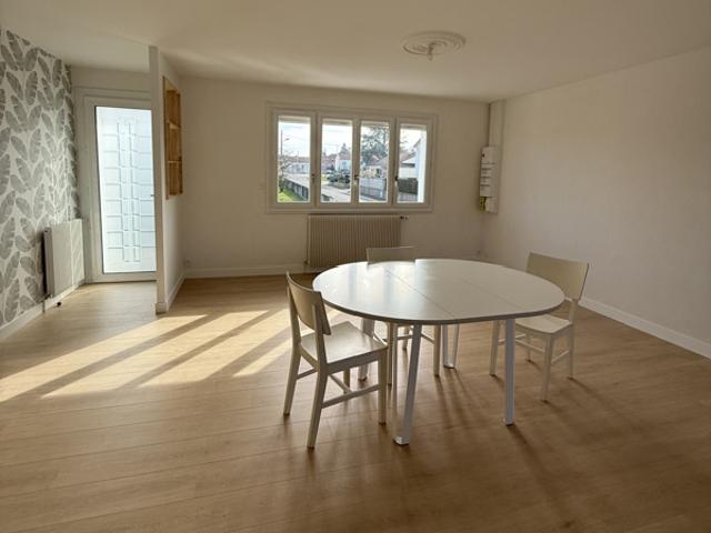 Les Herbiers proximité centre grand appartement refait à ne