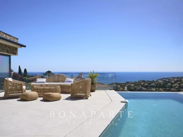 LES ISSAMBRES: Villa contemporaine d'exception – 257 m² habitables – Vue mer panoramique