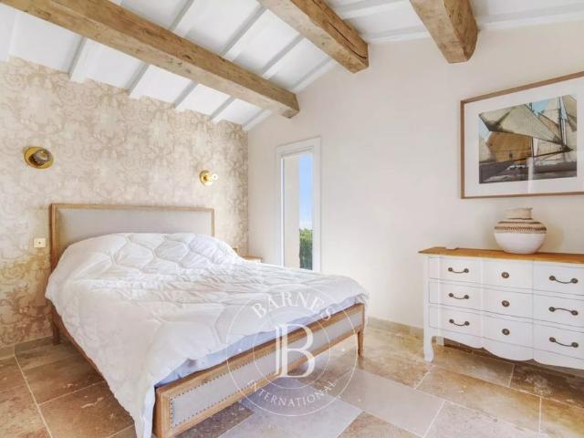 LES ISSAMBRES VILLA DE CHARME 4 CHAMBRES VUE MER