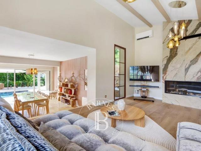 LES ISSAMBRES VILLA DE CHARME 4 CHAMBRES VUE MER