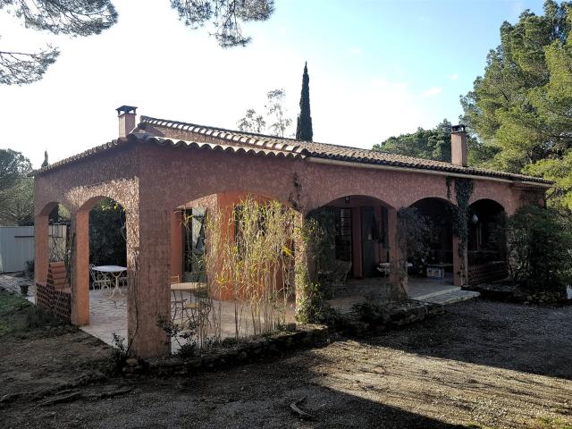 Les Oliviers belle maison de campagne avec grande oliverai. 108m² Bizanet