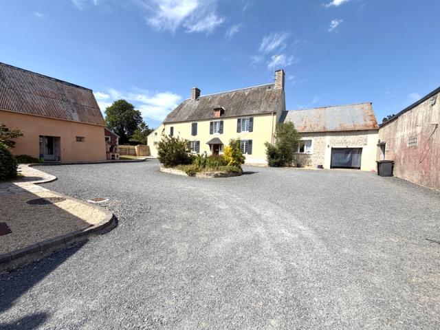 LES OUBEAUX 14230 – Domaine de charme avec chambres d’hôtes, roulotte et plus de 2,2 hectares