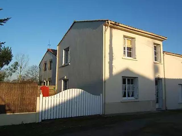 Les Landes Genusson 85130 Location maison 3 pièces t3 au dernier étage terrasse