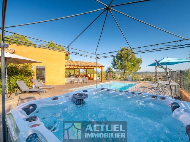 Les Matelles A louer Villa de charme avec piscine et vue dominante sur la garrigue