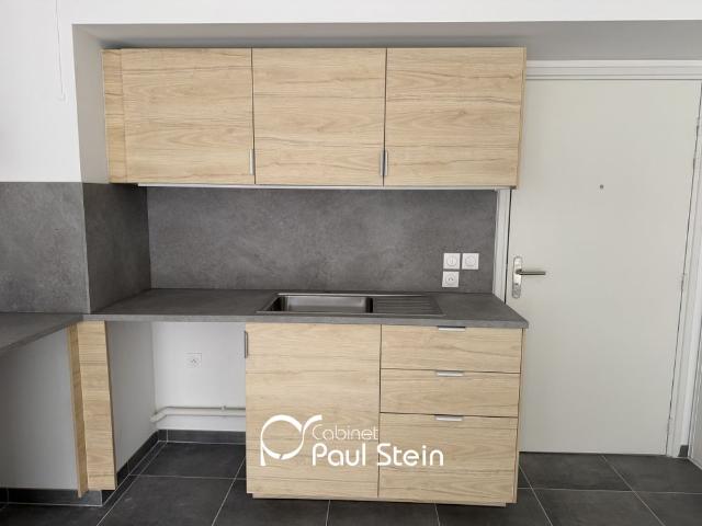 LES PENNES MIRABEAU APPARTEMENT 2 PIECES TERRASSE BOX ET STATIONNEMENT