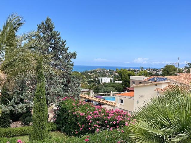 Les presentamos esta nueva villa que les enamorará.& 13 Basa. 231m² Dénia