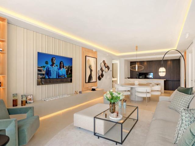 Les presentamos un excepcional ático completamente renovado. 170m² Estepona