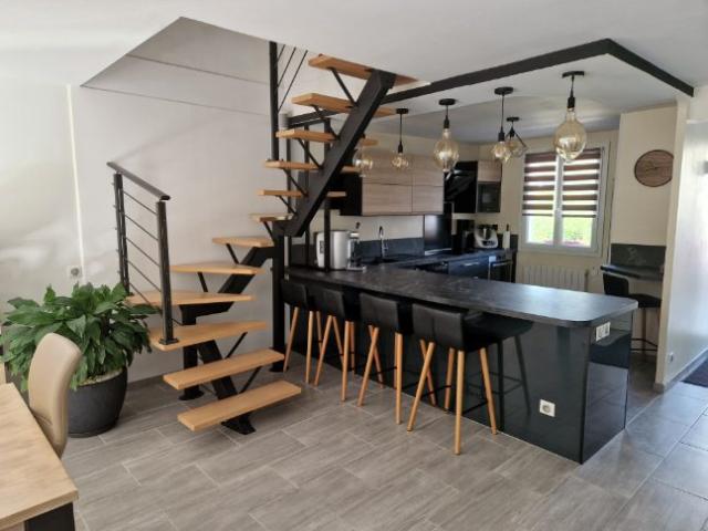 LESIGNY: MAISON AU TOP + QUARTIER CALME + TOUT A PIED !