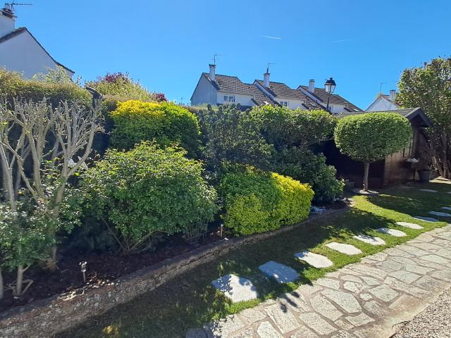 LESIGNY, Pavillon 3 chambres