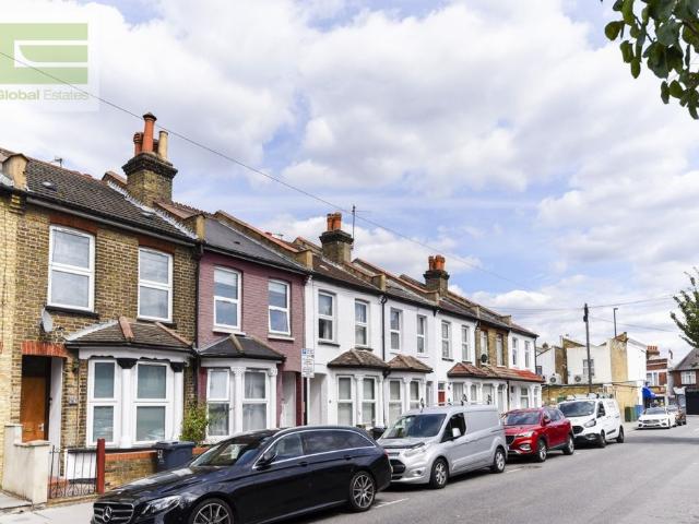 Leslie Grove, Croydon CR0, 2 bed terraced house to rent, £1,800 pcm | PrimeLocation