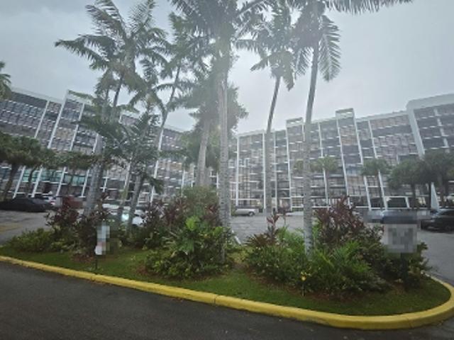 Leslie Dr Apt 930