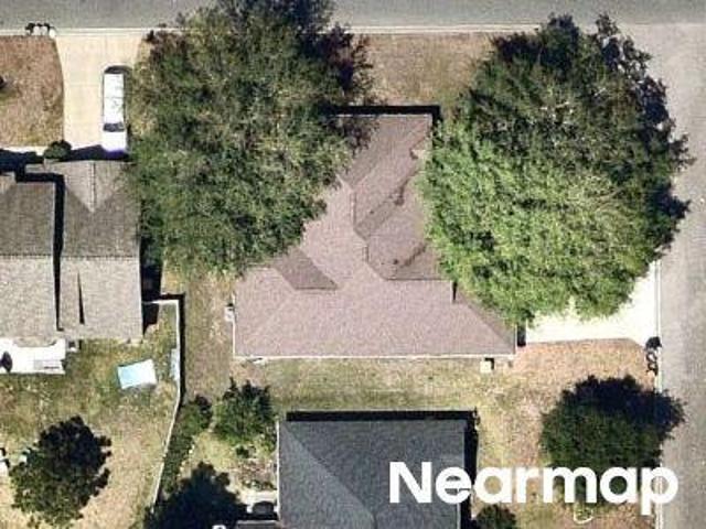 Leslie Oaks Ln
