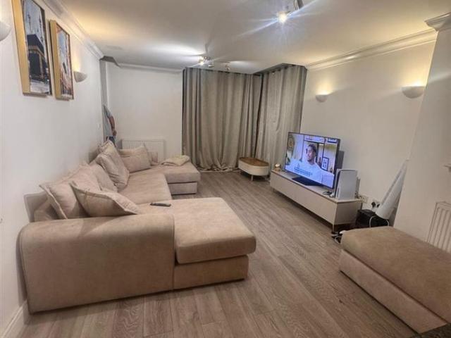 Leslie Park Road, Croydon CR0, 2 bed property to rent, £1,950 pcm | PrimeLocation