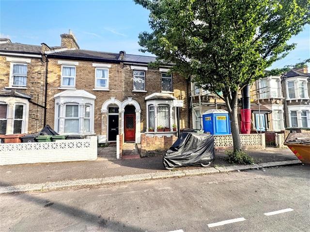 Leslie Road, Leytonstone 4 bed house to rent £2,800 pcm £646 pw