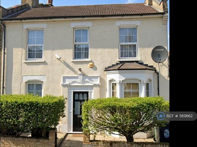 Leslie Road, London, E11 2 bed maisonette to rent £2,195 pcm £507 pw