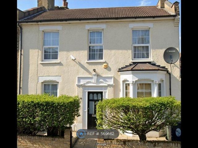 Leslie Road, London E11, 2 bed maisonette to rent, £2,195 pcm | PrimeLocation