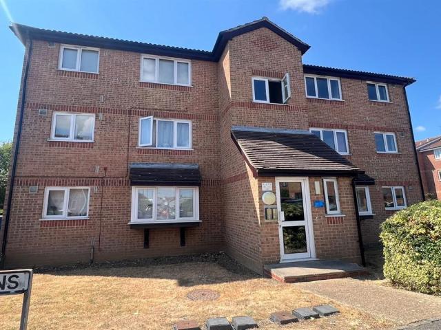 Lesney Gardens, Rochford, SS4 Studio to rent £895 pcm £207 pw