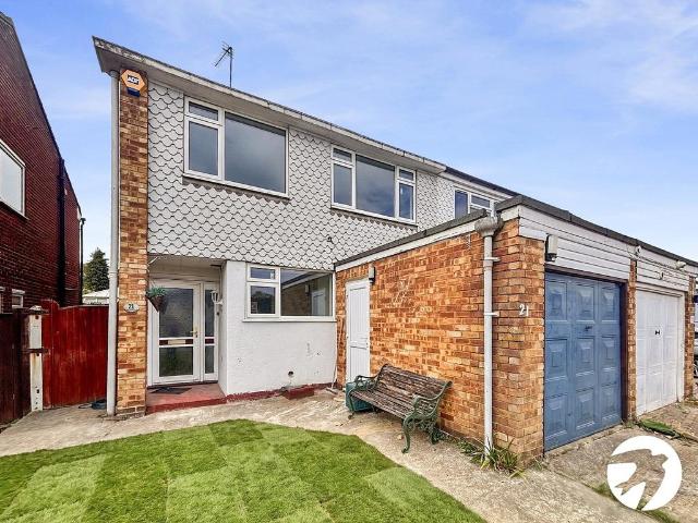 Lesney Park, Erith, DA8 4 bed semi detached house to rent £2,400 pcm £554 pw