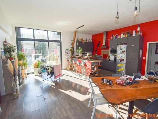 L'espace de vie créé dans l'ancienne grange 189m² Saint Amand le Petit
