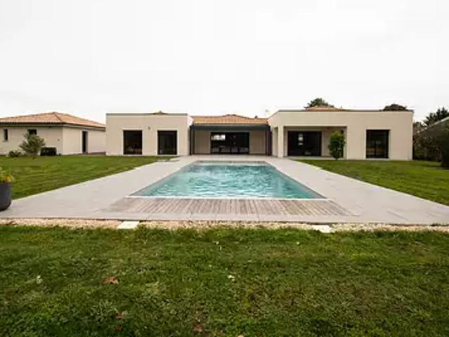 Lesparre Médoc 33340 Achat / Vente maison 4 pièces t4 au dernier étage parking