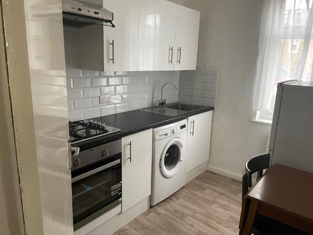 Lessingham Avenue, London, SW17 8NG, United Kingdom | 2 bed apartment for rent #127119236 | Rentberry