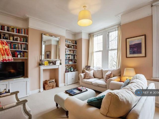 Lessingham Avenue, London, SW17 2 bed flat to rent £2,800 pcm £646 pw