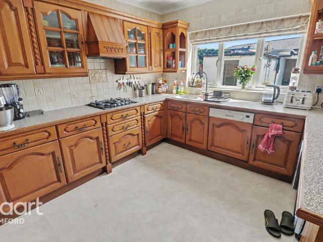 Lessington Avenue, Romford 3 bed semi detached house to rent £2,400 pcm £554 pw