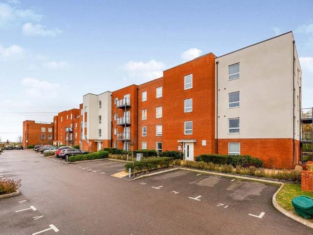 Lett Lane, Ebbsfleet Valley DA10 2 bed flat to rent £1,700 pcm £392 pw