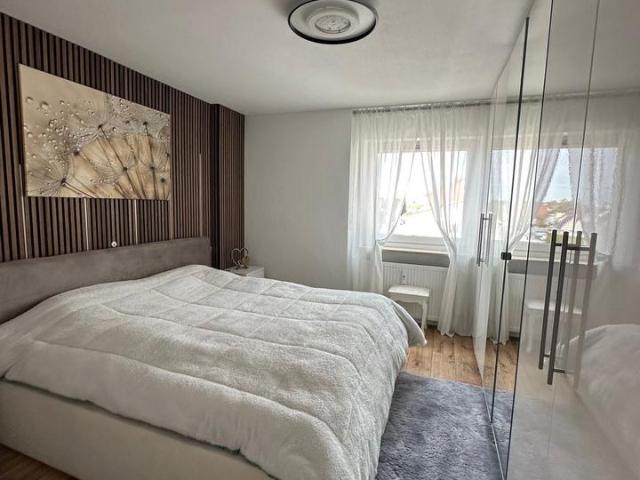 Letzte Chance! Modernisierte 4 Zimmer Wohnung