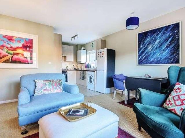 Let Agreed * Admiral Way, Godalming, GU7