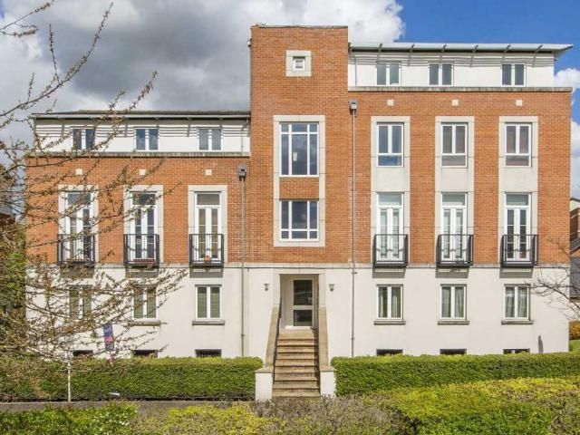 Let Mosquito Way, Hatfield, AL10 £1,875 pcm