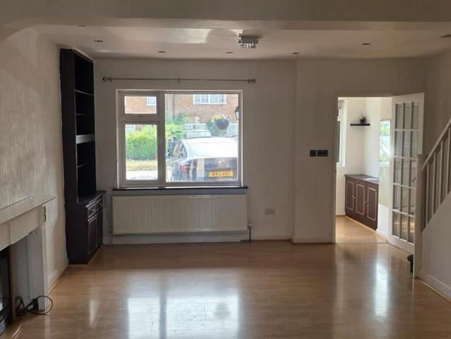 Letchworth Garden City SG6 3 bed terraced house to rent £1,500 pcm £346 pw