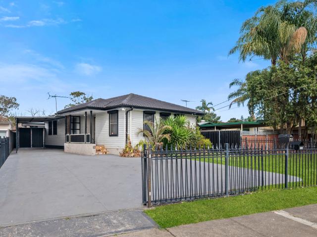 Lethbridge Park 16 Halmahera Crescent