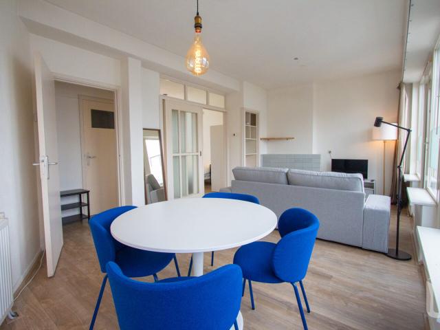 Leuk appartement aan de Molenwaterweg, gelegen in de Provenierswijk. In de nabije omgeving bevinden zich genoeg leuke plekken en ook hotspots als Man met Bril Koffie, BOON, la Cazuela en cafe Kiem. Daarnaast ligt de Molenwaterweg op 10 minuten loopafstand
