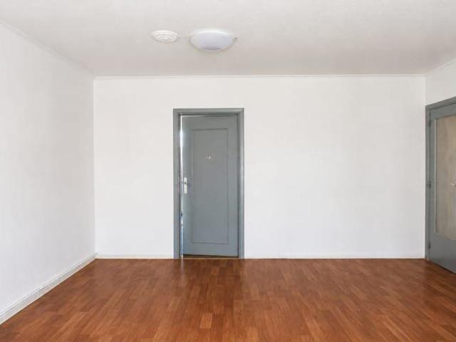 Leuk twee slaapkamer appartement met garage te huur op goede