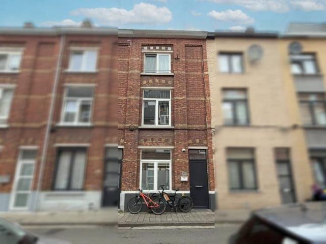 Leuke woning met koer nabij Muide