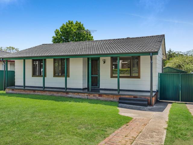 Leumeah, 42 Carrington Circuit