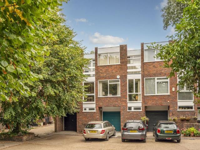 Levana Close, Wimbledon Park, London. 3 bed end of terrace house to rent £2,800 pcm £646 pw