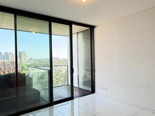 LEVEL 4 | MODERN SUITE ONE BEDROOM WITH A PARK VIEW | @ CENTRAL PARK