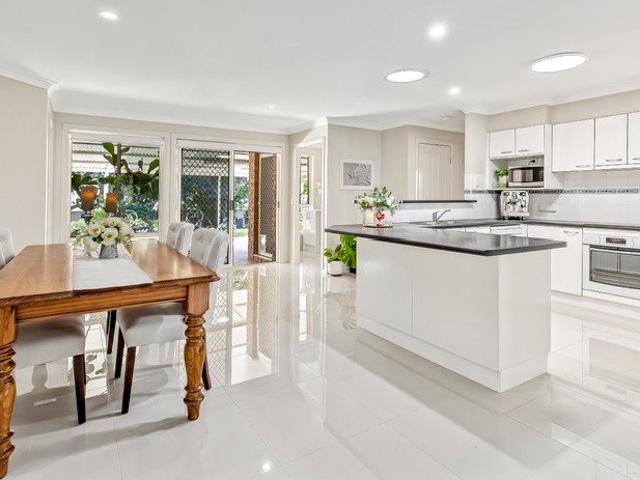 Level 5 bedroom Home with Plenty of Room for Parking 5 Cars or Caravan and a Boat