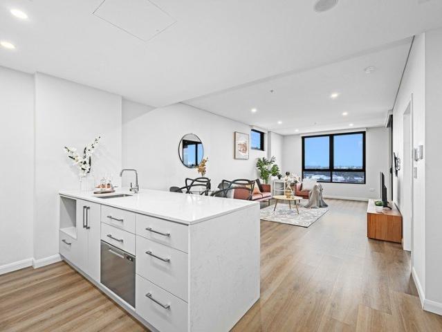 Level 7 Apartment with North Facing Balcony in Thornton Estate